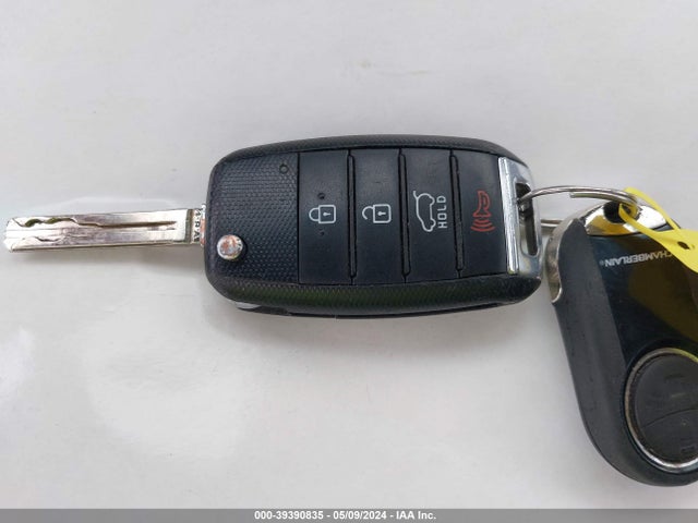 KIA SEDONA LX 2015 KNDMB5C15F6061931 Image 11