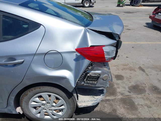 Hyundai ELANTRA SE 2017 5NPD74LF1HH158737 Image 6