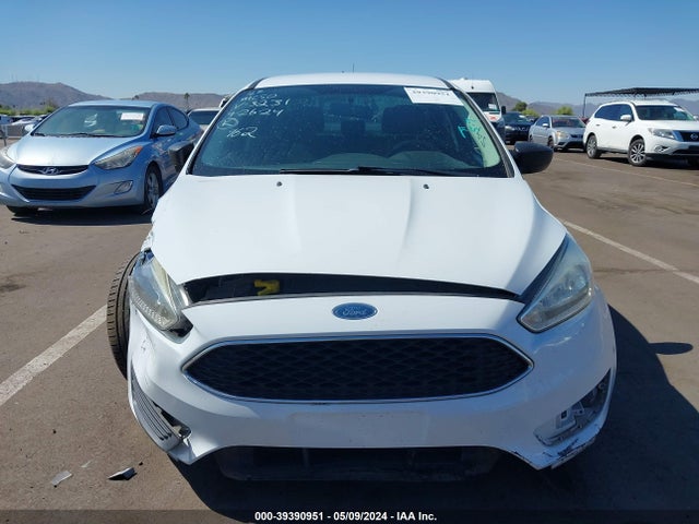 Ford FOCUS S 2018 1FADP3E26JL313231 Image 13