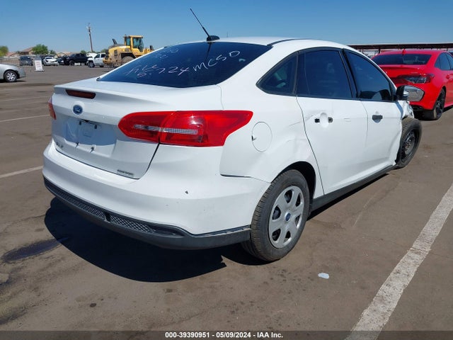 Ford FOCUS S 2018 1FADP3E26JL313231 Image 4