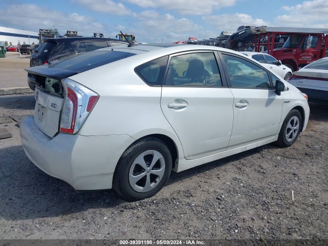 Toyota Prius Three 2015 JTDKN3DU7F1931848 Image 4