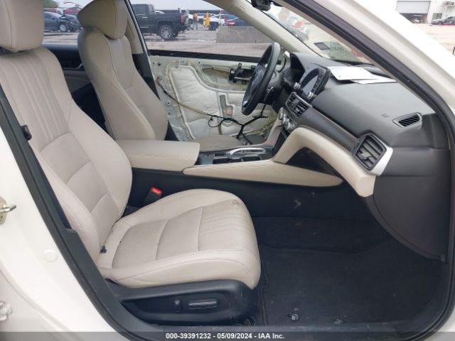 1HGCV2F98KA031060 Honda Accord Touring 2.0t