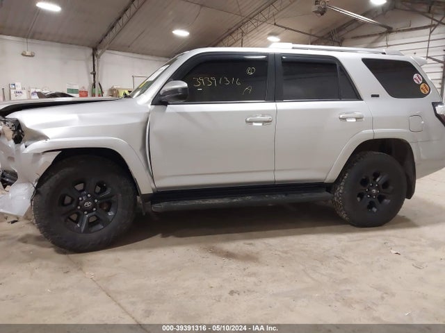 Toyota 4RUNNER SR5 2018 JTEBU5JR4J5605551 Image 14