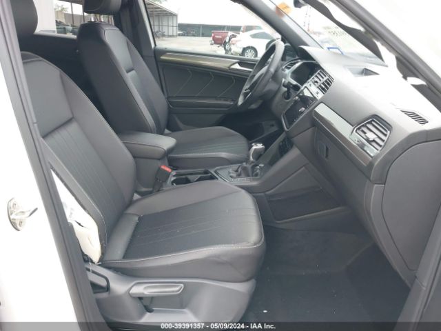 3VVCB7AX8NM040215 Volkswagen Tiguan 2.0t Se R-line Black