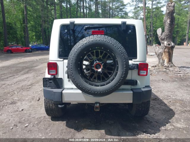 1C4BJWEG8EL258898 Jeep Wrangler Unlimited Sahara