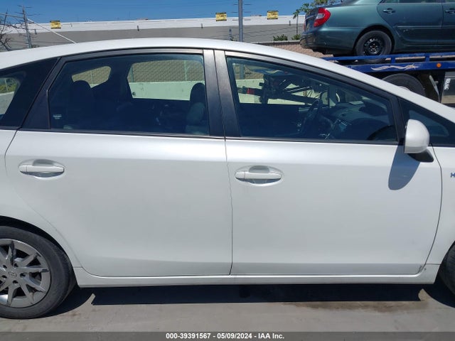 Toyota Prius V Four 2017 JTDZN3EU2HJ056467 Image 14