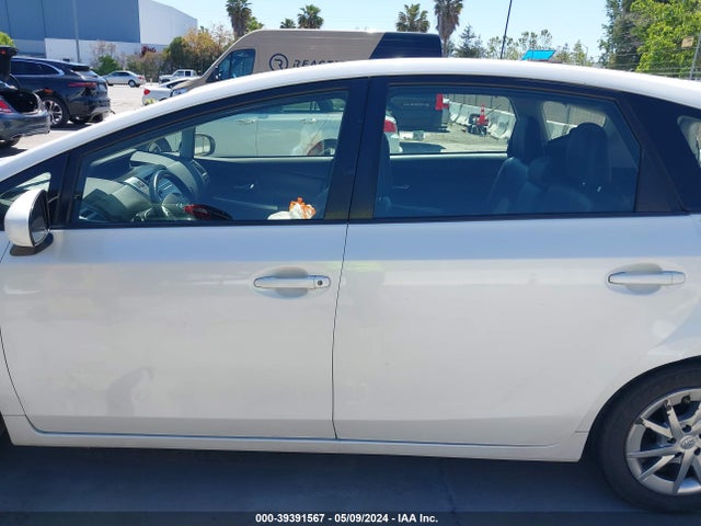 Toyota Prius V Four 2017 JTDZN3EU2HJ056467 Image 15