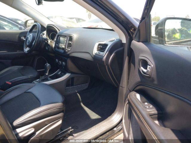 3C4NJCBB0JT466468 Jeep Compass Latitude Fwd