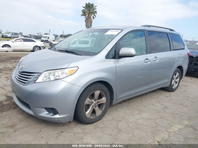 Toyota Sienna Le 8 Passenger 2015 5TDKK3DC1FS591082 Image 2