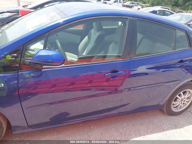 Toyota Prius Two Eco 2018 JTDKARFU8J3548994 Image 14