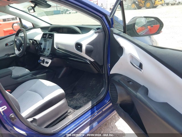 Toyota Prius Two Eco 2018 JTDKARFU8J3548994 Image 5