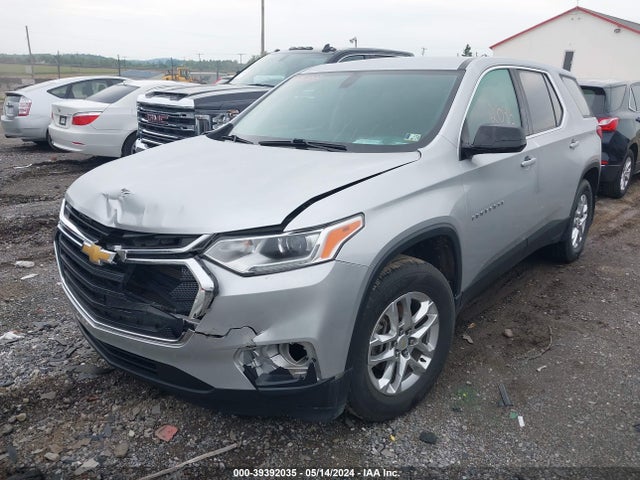 Chevrolet Traverse Ls 2019 1GNEVFKWXKJ268523 Image 2