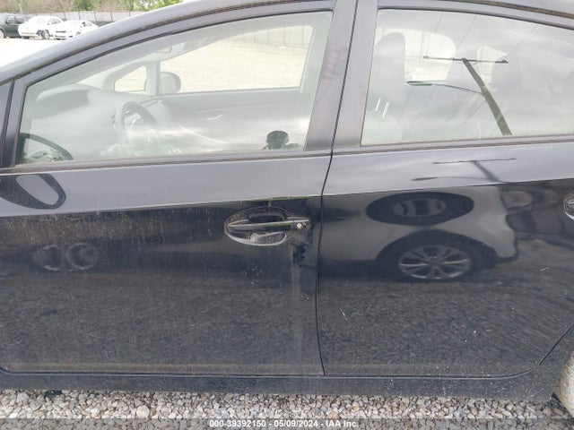 Toyota Prius Three 2015 JTDKN3DU1F0425387 Image 15