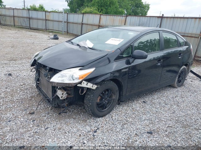 Toyota Prius Three 2015 JTDKN3DU1F0425387 Image 2