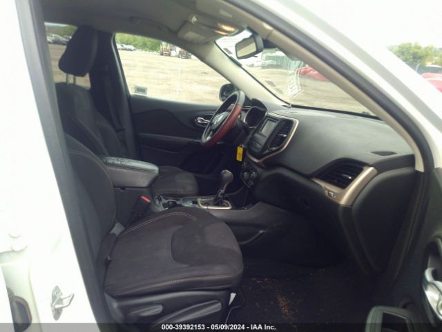 1C4PJLCBXFW663060 Jeep Cherokee Latitude