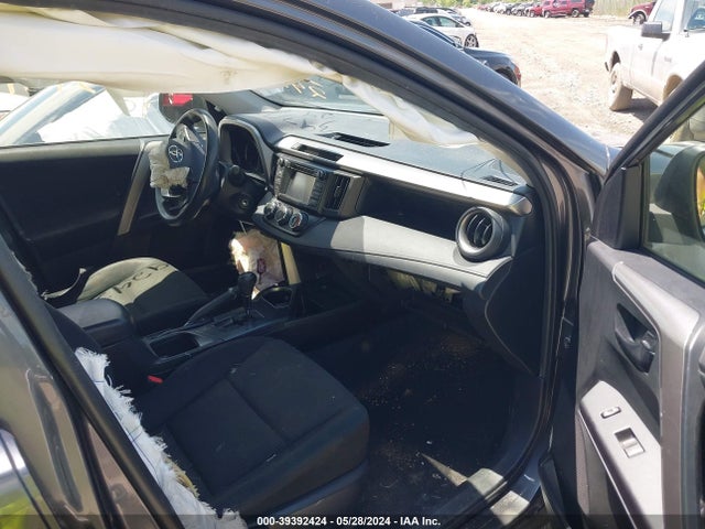 Toyota RAV4 LE 2017 JTMBFREV5HJ131334 Image 5