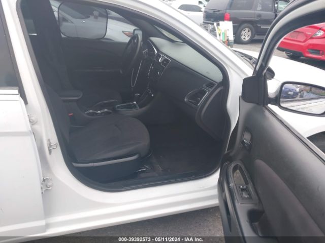 1C3CCBAG9EN194585 Chrysler 200 LX