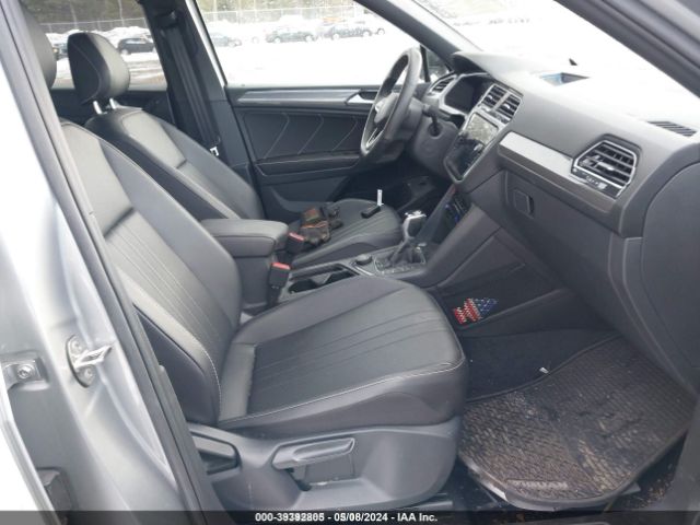3VV8B7AX7NM144832 Volkswagen Tiguan 2.0t Se R-line Black