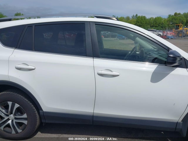 Toyota RAV4 LE 2018 JTMBFREV7JD226093 Image 13