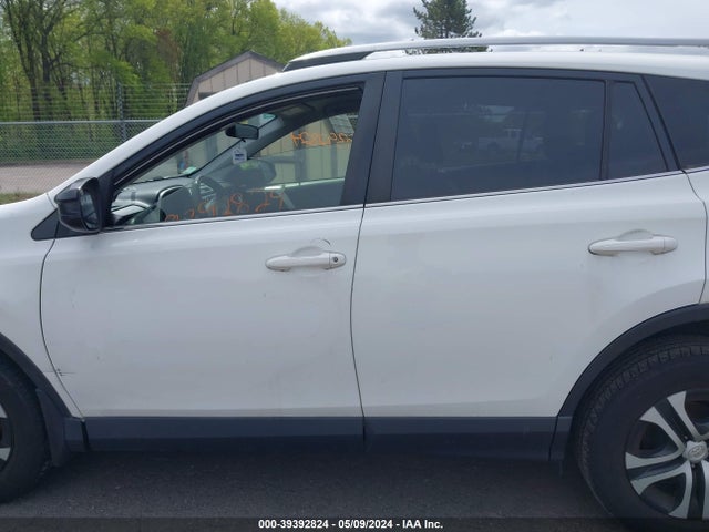 Toyota RAV4 LE 2018 JTMBFREV7JD226093 Image 14