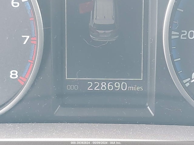 Toyota RAV4 LE 2018 JTMBFREV7JD226093 Image 15