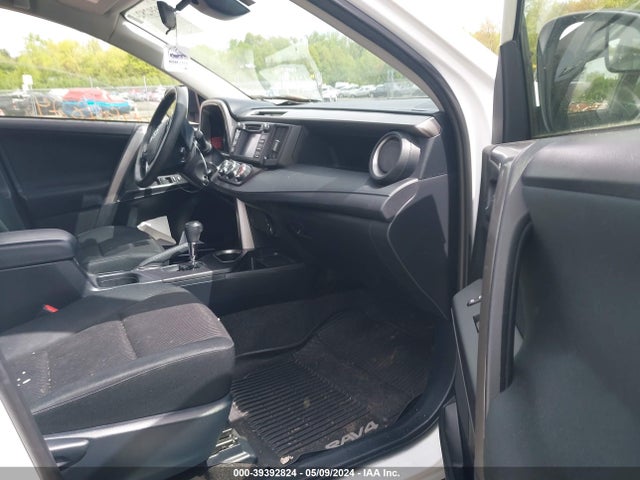 Toyota RAV4 LE 2018 JTMBFREV7JD226093 Image 5