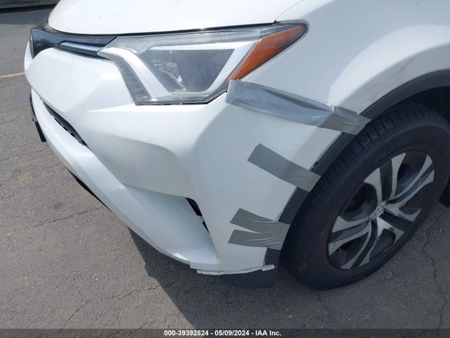 Toyota RAV4 LE 2018 JTMBFREV7JD226093 Image 6
