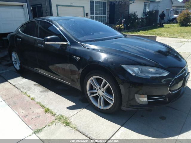 39393291 :رقم المزاد ، 5YJSA1CN1DFP12835 vin ، 2013 Tesla Model S مزاد بيع