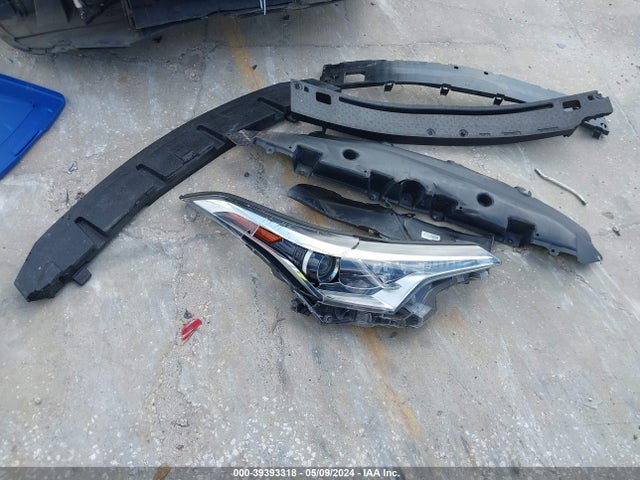 Toyota C-HR XLE 2018 NMTKHMBX6JR010399 Image 12