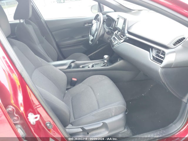 Toyota C-HR XLE 2018 NMTKHMBX6JR010399 Image 5