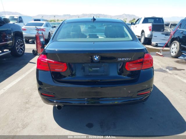 WBA8E1G59HNU13039 BMW 320i