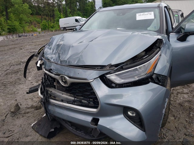 5TDZZRAH9NS132992 Toyota Highlander Le