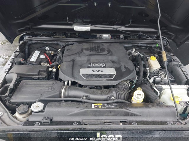1C4HJWDG8HL598889 Jeep Wrangler Unlimited Sport 4x4