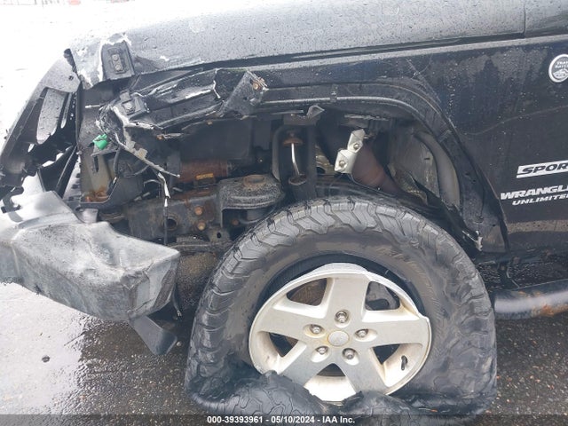 1C4HJWDG8HL598889 Jeep Wrangler Unlimited Sport 4x4