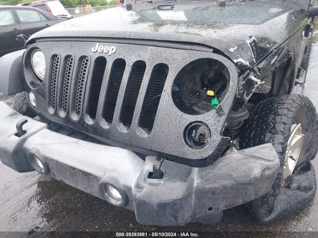 1C4HJWDG8HL598889 Jeep Wrangler Unlimited Sport 4x4