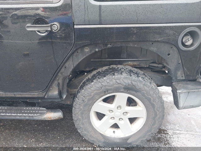 1C4HJWDG8HL598889 Jeep Wrangler Unlimited Sport 4x4