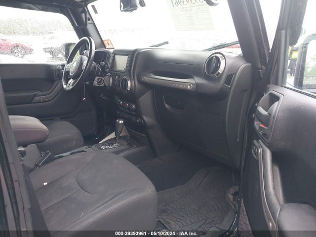 1C4HJWDG8HL598889 Jeep Wrangler Unlimited Sport 4x4