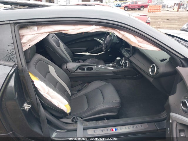 Chevrolet Camaro 2lt 2018 1G1FD1RS3J0159873 Image 5
