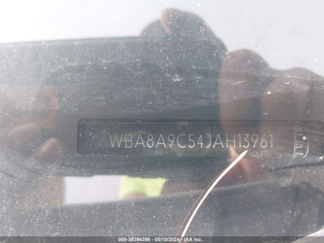 WBA8A9C54JAH13961 BMW 320i