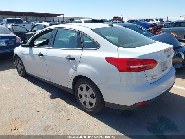 Ford FOCUS S 2016 1FADP3E23GL229862 Image 3