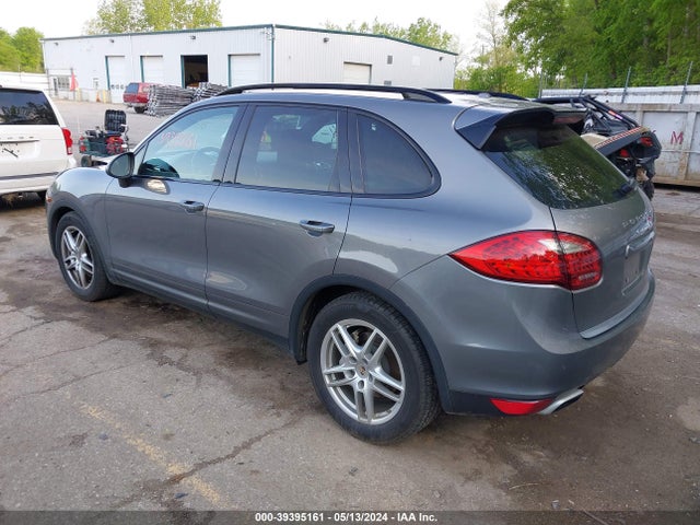 2013 PORSCHE CAYENNE WP1AB2A22DLA83153 Photo 2