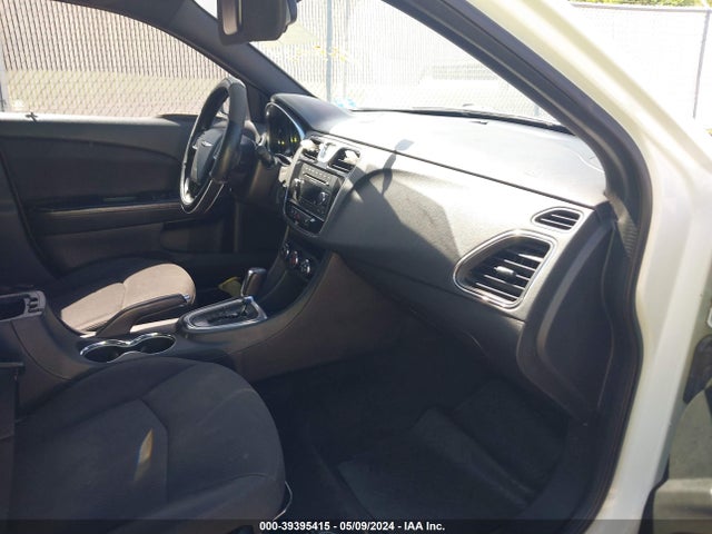 Chrysler 200 LX 2014 1C3CCBAG8EN164896 Image 5