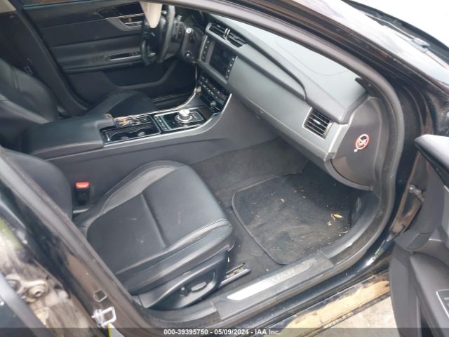 2017 JAGUAR XF SAJBD4BN2HCY42654 Photo 4