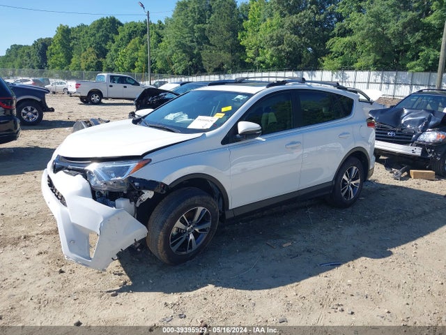 Toyota Rav4 Xle 2018 JTMWFREV4JJ188633 Image 2