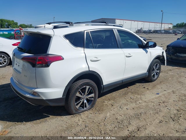 Toyota Rav4 Xle 2018 JTMWFREV4JJ188633 Image 4