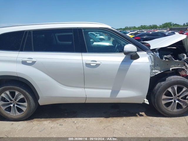 Toyota Highlander Xle 2022 5TDHZRAHXNS554832 Image 13
