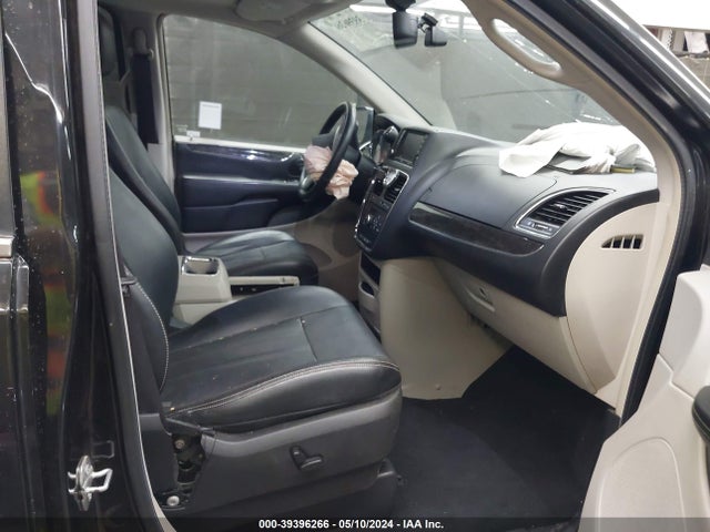 2C4RC1CG1GR159008 Chrysler Town & Country Touring-l Anniversary Edition