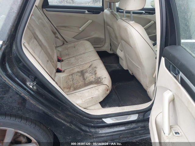 1VWDT7A33HC019031 Volkswagen Passat 1.8t R-line