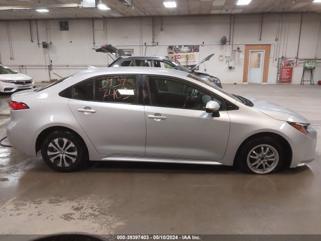 Toyota Corolla Hybrid Le 2022 JTDEAMDE3N3005697 Image 14