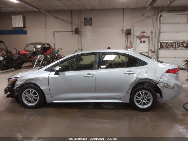 Toyota Corolla Hybrid Le 2022 JTDEAMDE3N3005697 Image 15